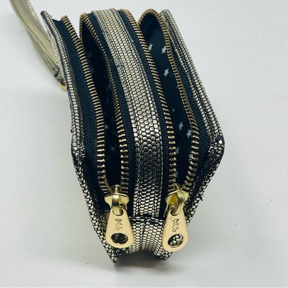 Juicy Couture Gold Wristlet Vegan Leather - Picture 14 of 16